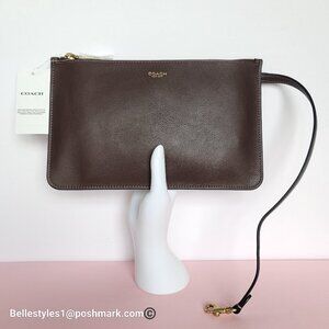 COACH Natural Grain Leather Top-Zip Pouch with Dog-clip Leash- Maple color⭐